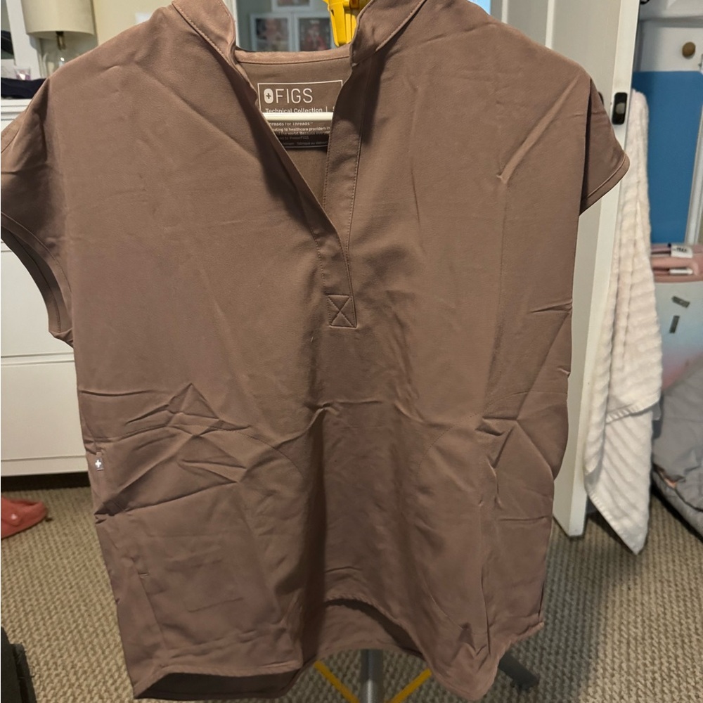 Figs Smokey Taupe Rafaela scrub top